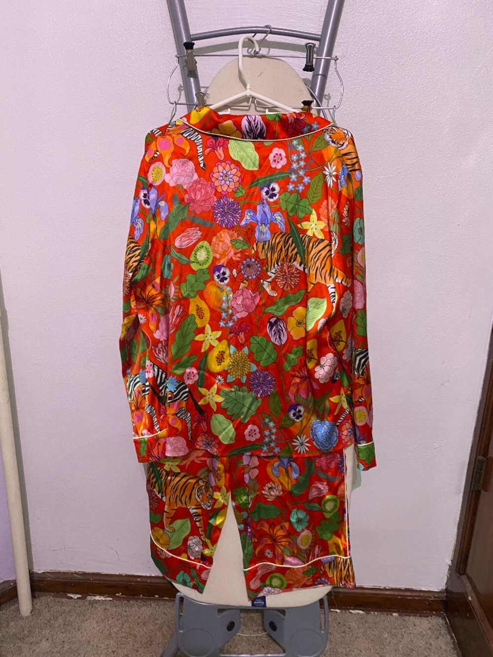 Karen Mabon Silk Tiger Bouquet Pajama Set Medium - Picture 2 of 10